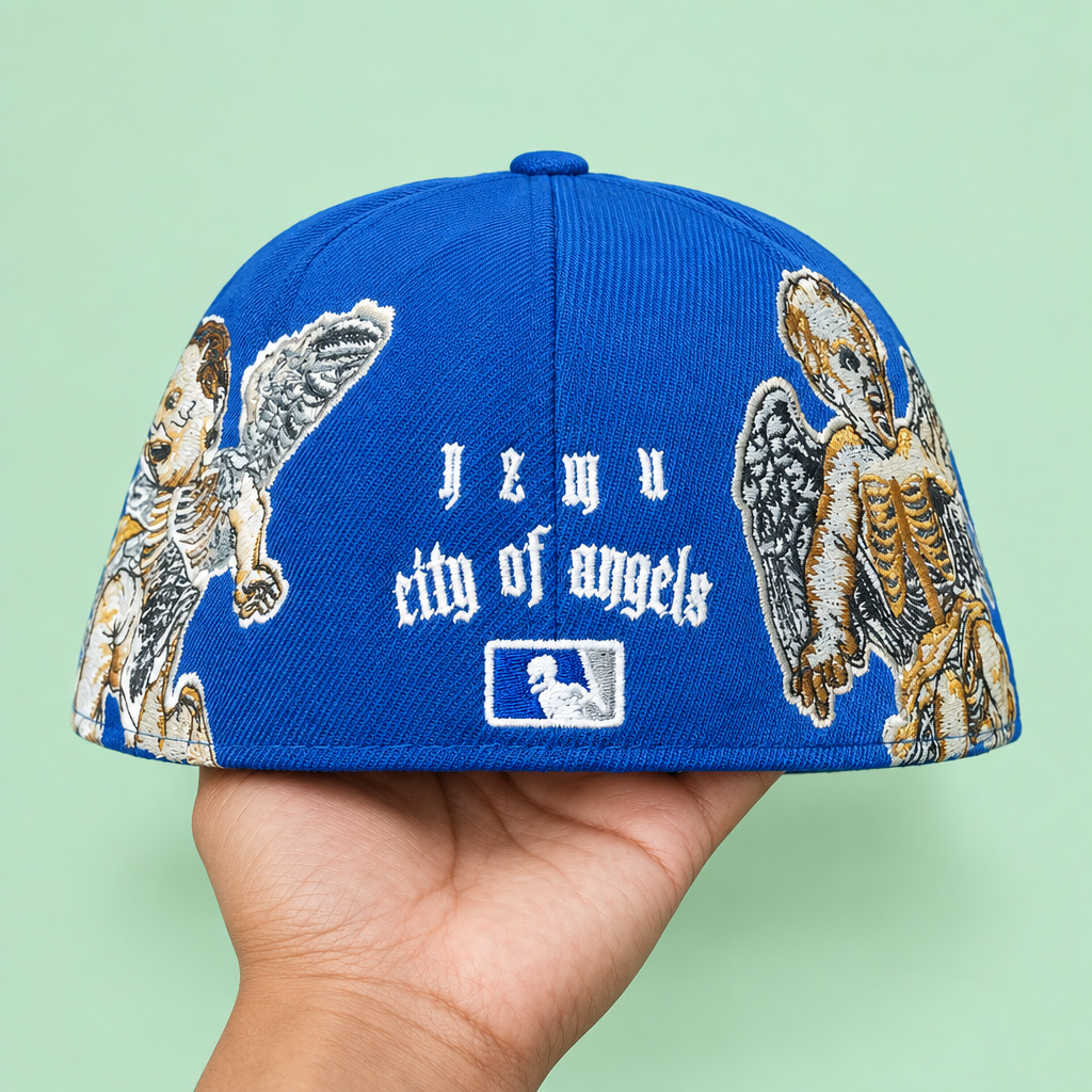 Hatheli par blue cap ka back view